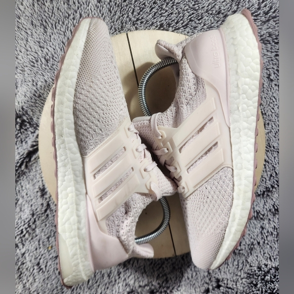 Adidas Ultraboost 5.0 DNA Pink Athletic Running Shoes Women’s Size 8.5 - Picture 5 of 9